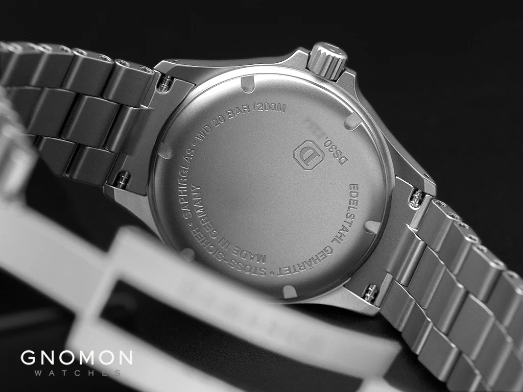 DS30 Green on Bracelet - Image 10