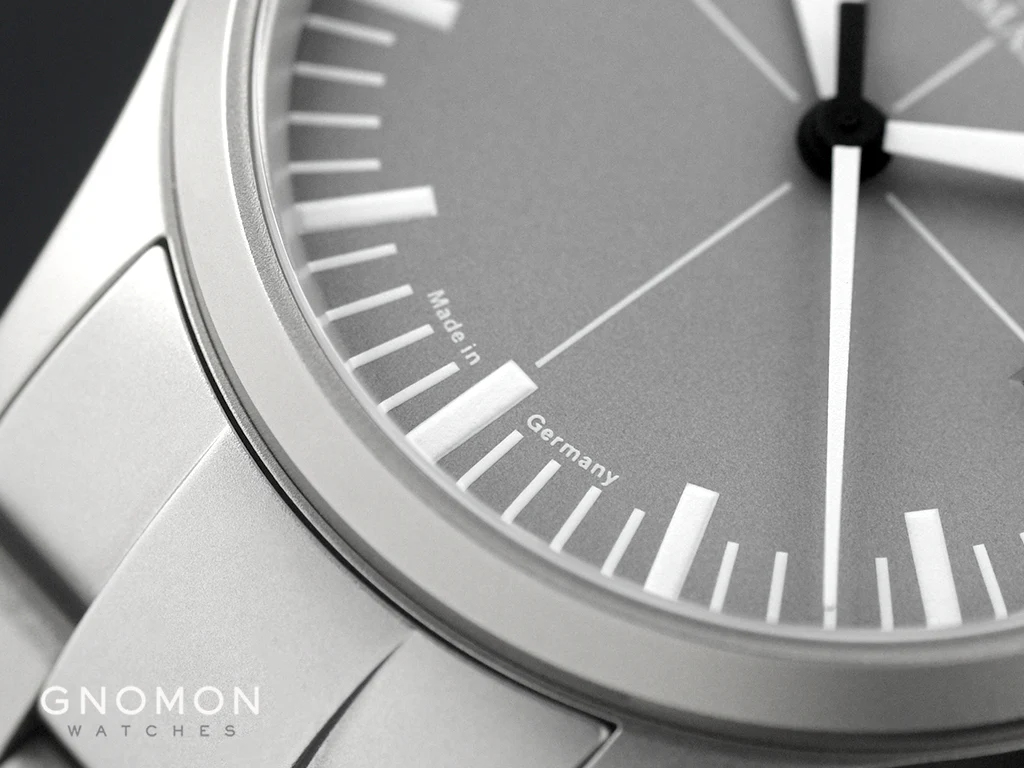 DS30 Grey on Bracelet - Image 3