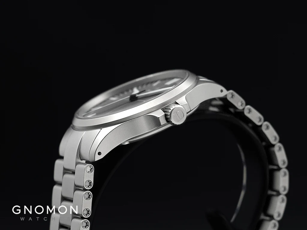 DS30 Grey on Bracelet - Image 7