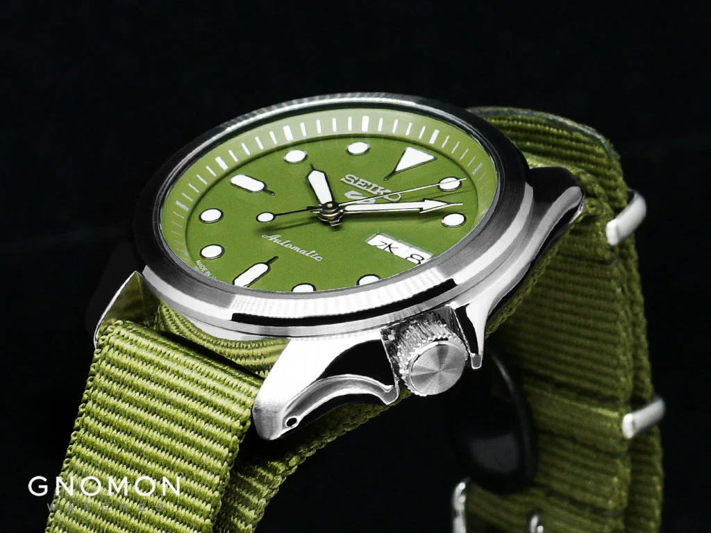 Seiko 5 Sports “Sports Style” Military Green 40 Ref. SBSA055 - Image 7