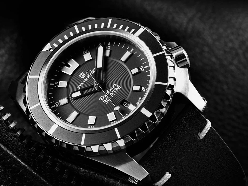Triton 300 Black - Image 4